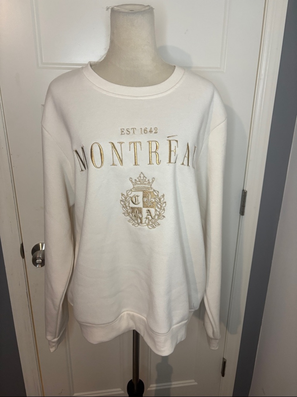 Montréal Crest Sweatshirt with Gold Embroidery